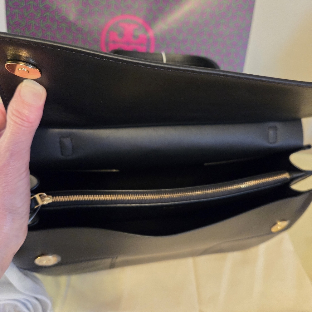Tory Burch Block-T-Satchel - Picture 5 of 9